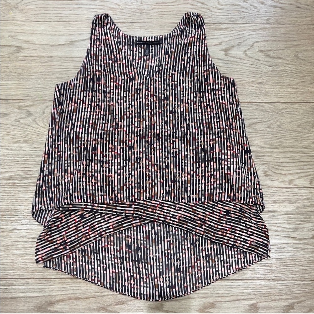 WHITE HOUSE BLACK MARKET Sleeveless V-neck Geometric Hi-Low Top
